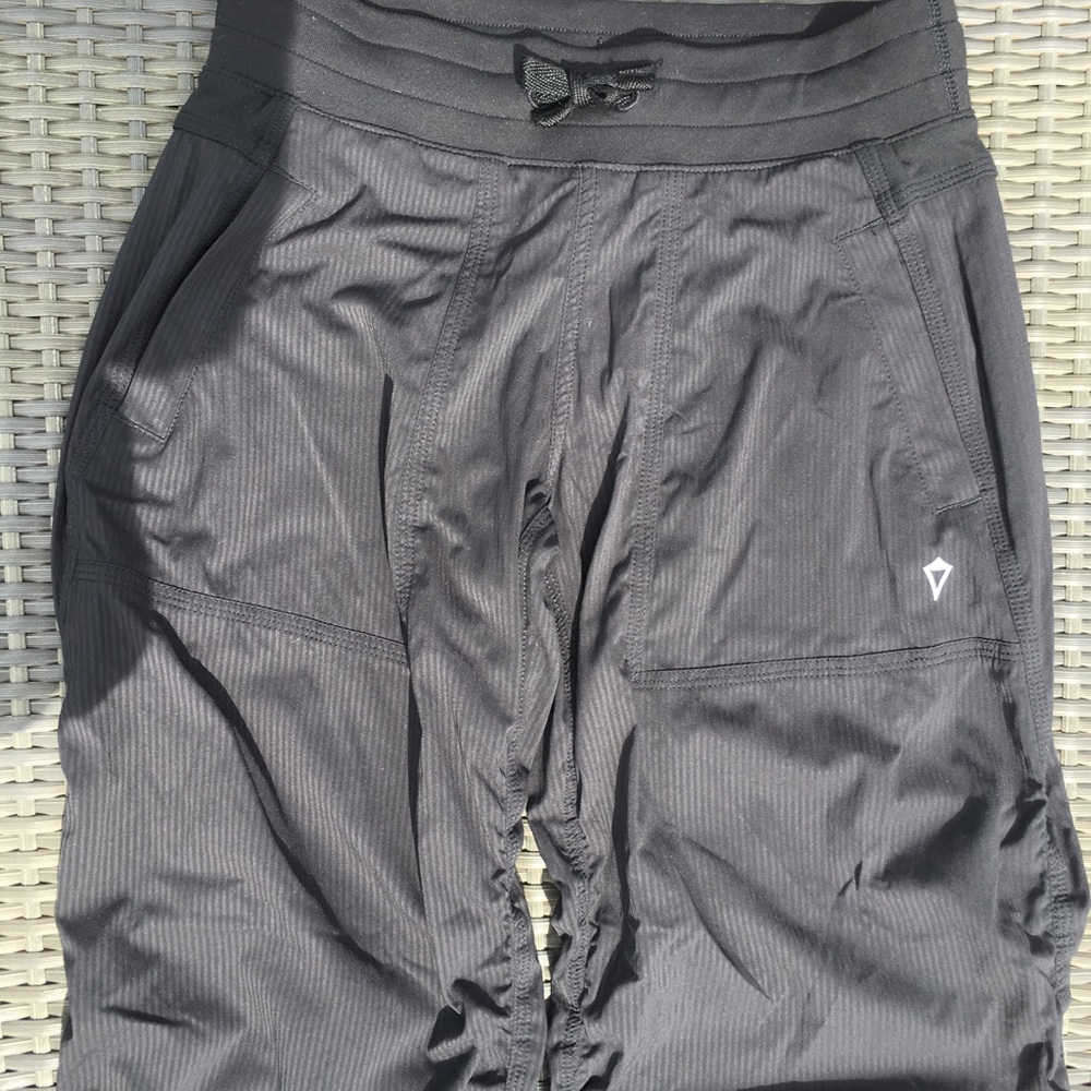 Ivivva “Live to Move” pant